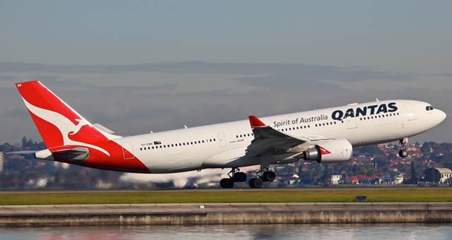 VH-EBM-Qantas-Airbus-A330-200_PlanespottersNet_237156