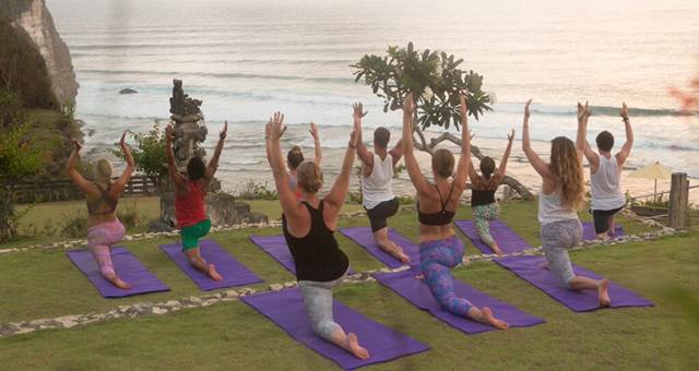 Bali Bliss Retreats_sea view group yoga class