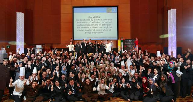 The Kuala Lumpur Convention Centres team give the thumbs-up to the facilitys latest award